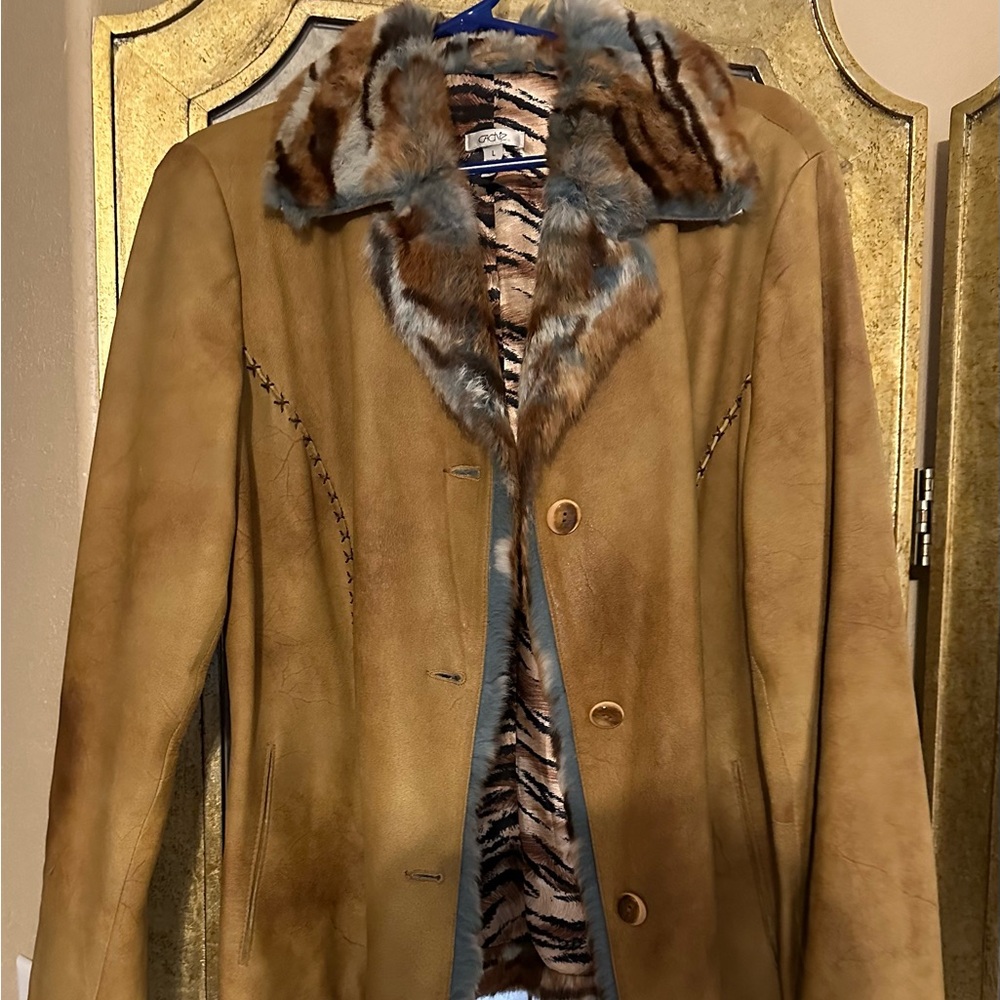 This is a beautiful light weight sporty leather/suede blue fur faux jacket.
